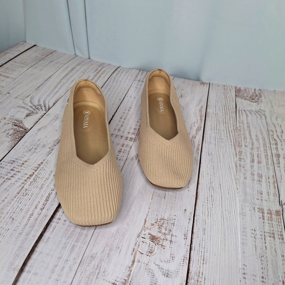 Vivaia Women's Margot 2.0 Square Toe V Cut Flats Almond Beige 37.5 US 7W Shoes